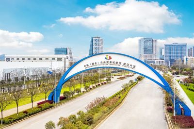 省党代会报告中的“光谷”